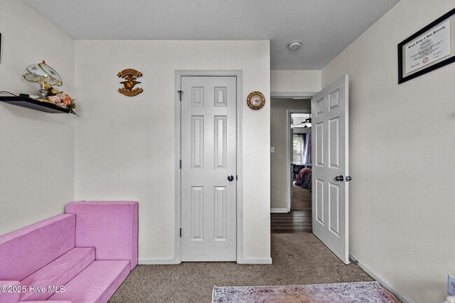 Building Photo - 1006 Hollyfield Ct