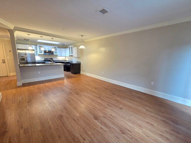 Building Photo - 286 Main St