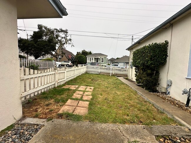 Building Photo - 153 Monterey Ave