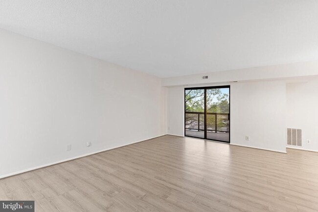 Building Photo - 8340 Greensboro Dr