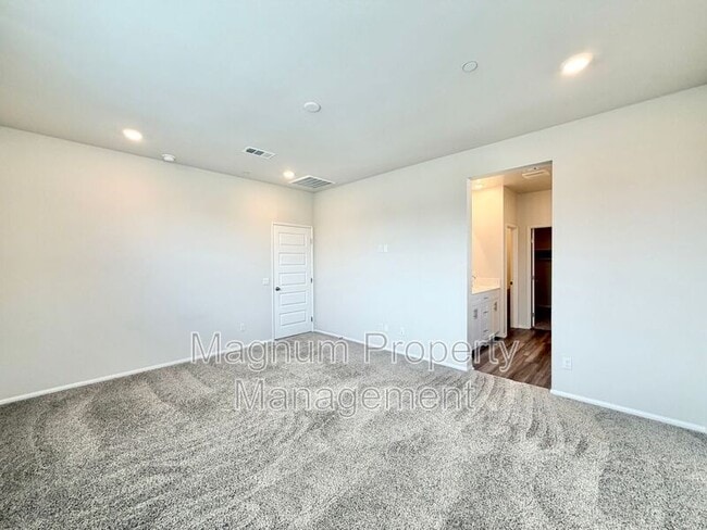 Building Photo - 40617 Birchfield Dr