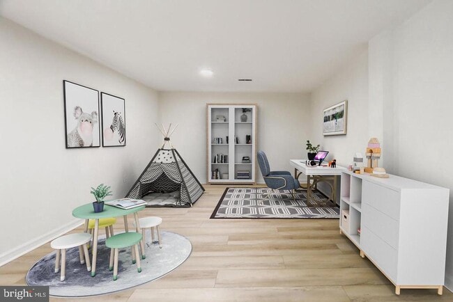 Building Photo - 1132 James Madison Cir