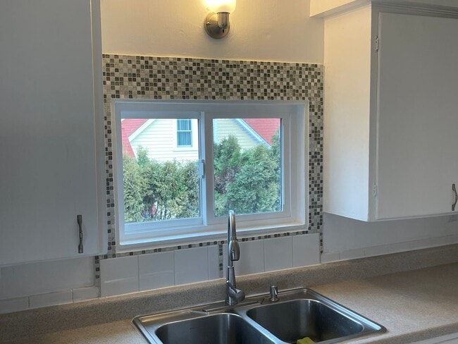 Building Photo - BraP01