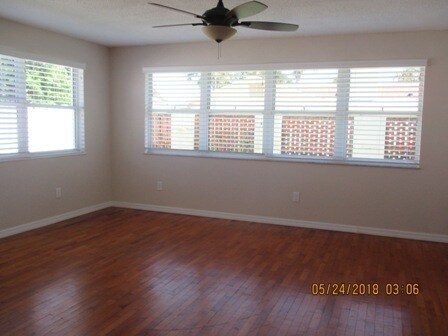 Building Photo - Gorgeous 3 Bedroom Beachside Home!