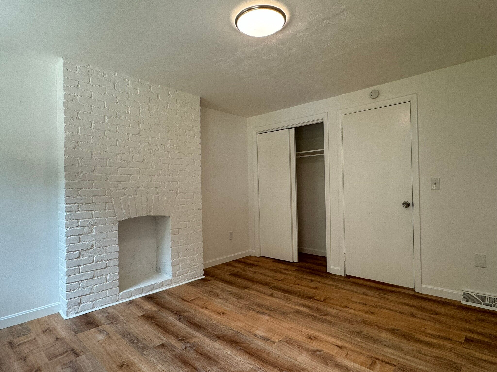 Building Photo - 225 Evergreen Ave