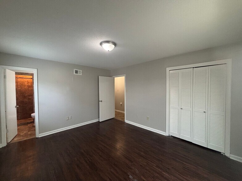 Building Photo - 3132 Rosebay Ln