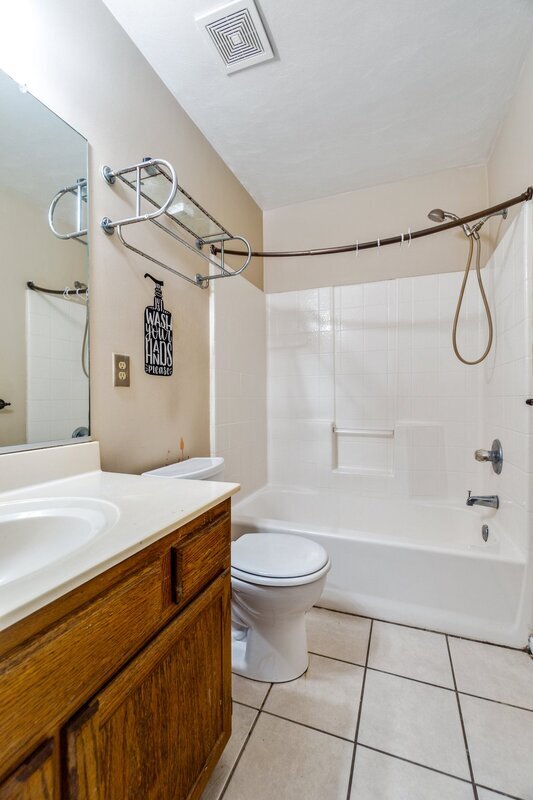 Building Photo - 1864 Abbotsbury Way