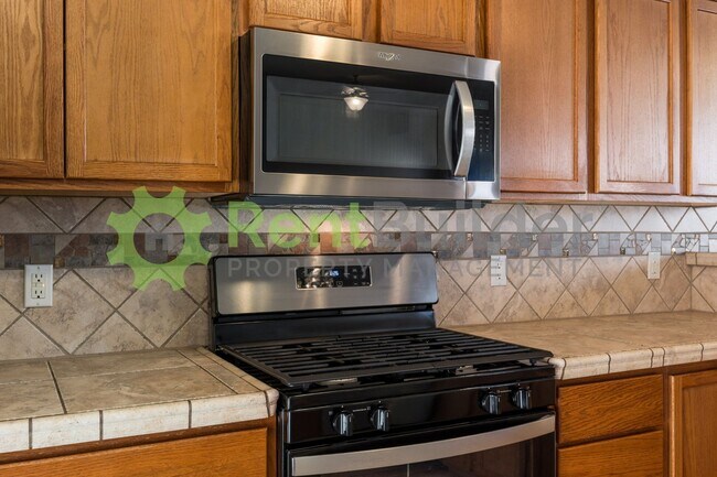 Building Photo - Model Perfect Living in Beautiful Loma Pinon
