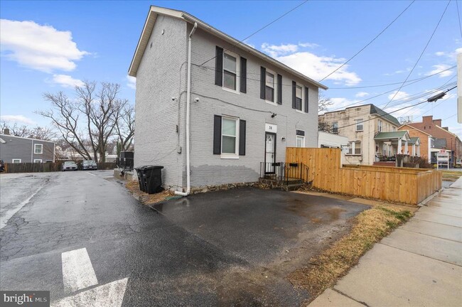 Building Photo - 38 Bloomsbury Ave