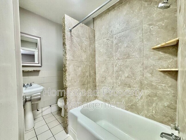 Building Photo - 2027 1/2 NW 33rd St