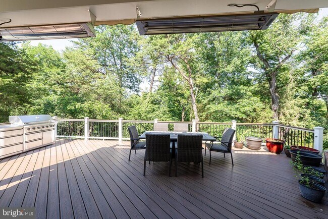 Building Photo - 18852 Ridgeback Ct