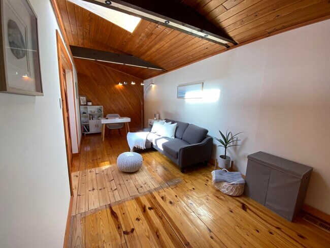 Building Photo - 141 Hunters Trce