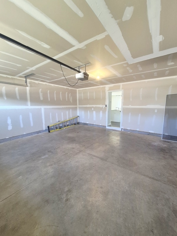 Building Photo - 130 Robinia Rd