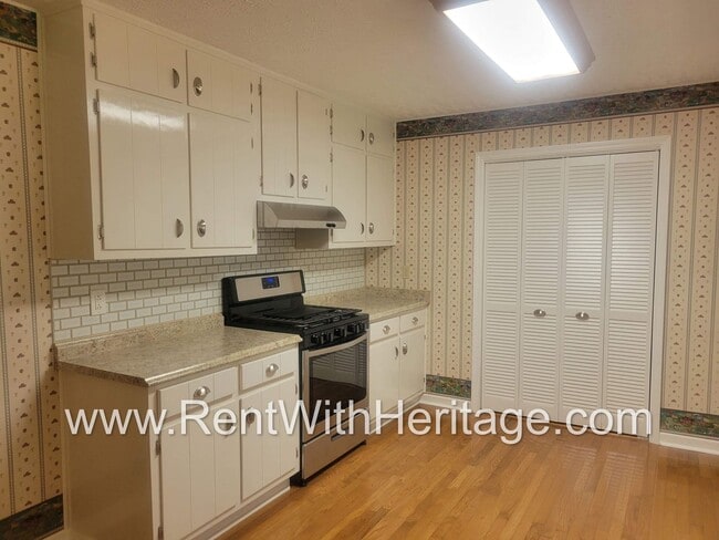 Building Photo - Gorgeous 3bd/2bath Brick Home/ Attention To Detail/ Upgrades Galore/ Great Location