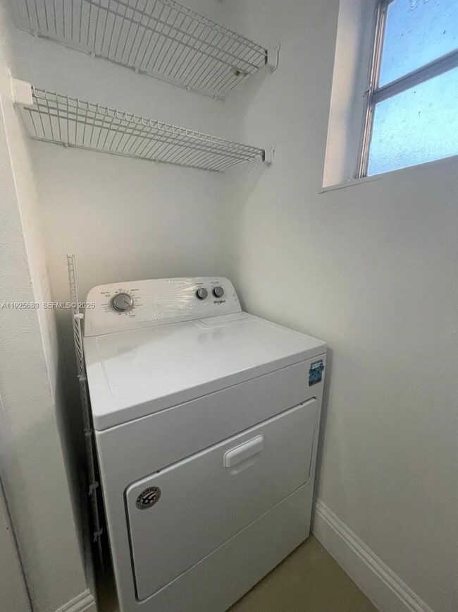 Building Photo - 9375 Fontainebleau Blvd