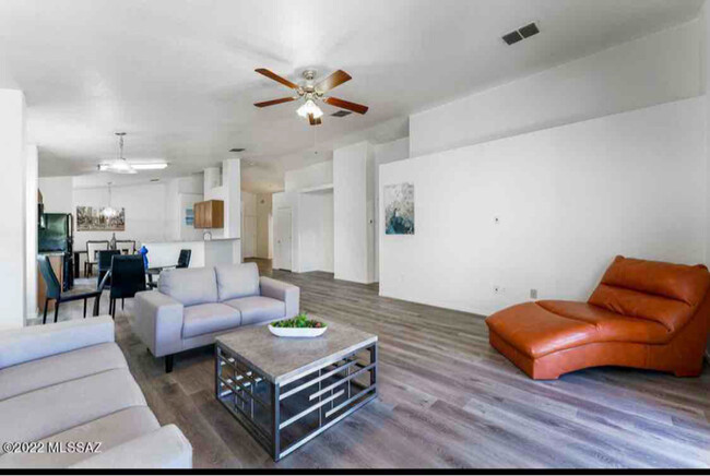 Building Photo - 667 S Painted River Way