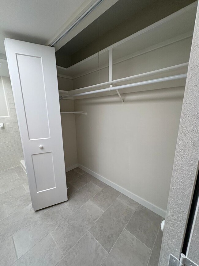 Building Photo - 210 Delido Ct