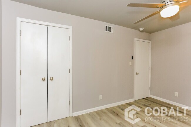 Building Photo - 271 Glen Iris Dr NE