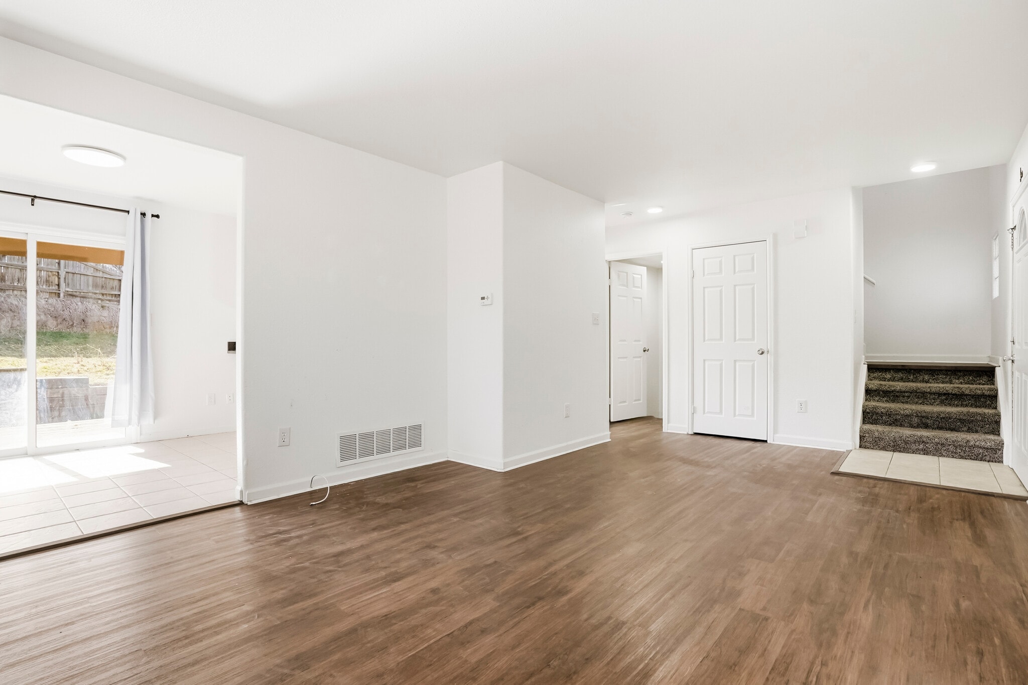 Living room - 256 W Jefferson Ave