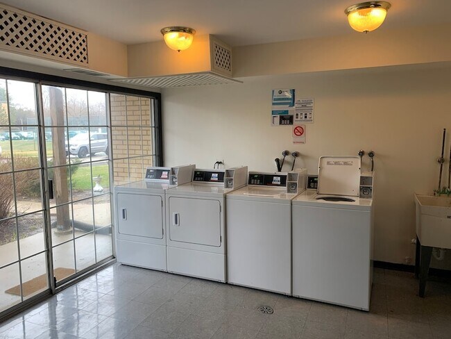 Building Photo - 1125 Pleasant Run Dr