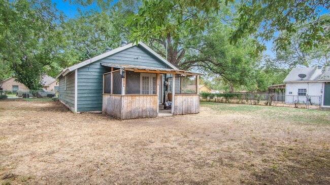 Building Photo - Beautifully Crafted 3 Bed 1 Bath Home in River Oaks!