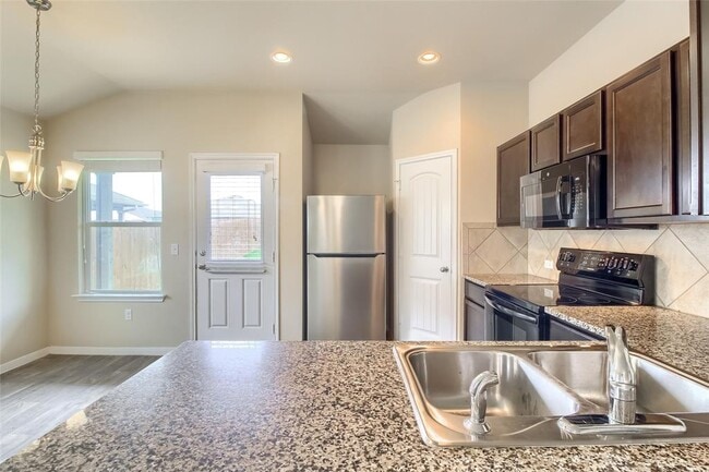 Building Photo - 102 Sulphur River Lp