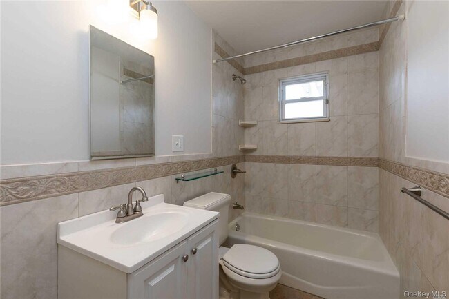 Building Photo - 5 Ashland St