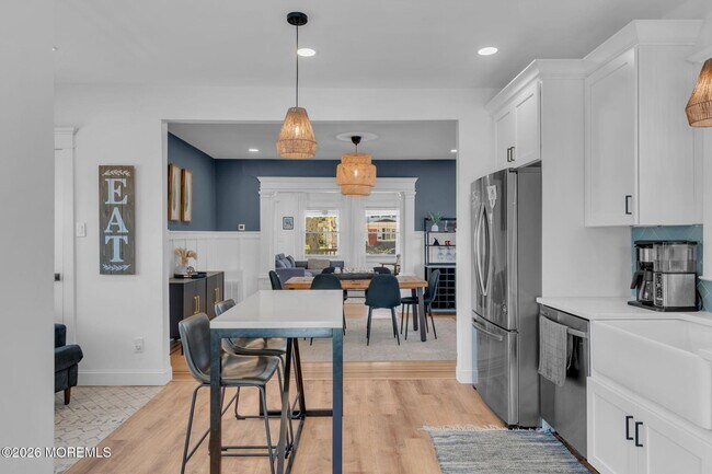 Building Photo - 917 4th Ave