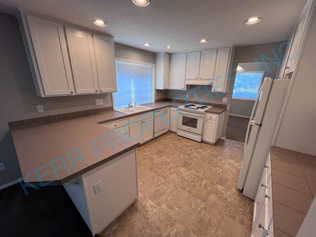 Building Photo - Charming 3 Bed/2.5 Bath Clackamas Home with 1846 sq ft - A Must-See Rental Property!