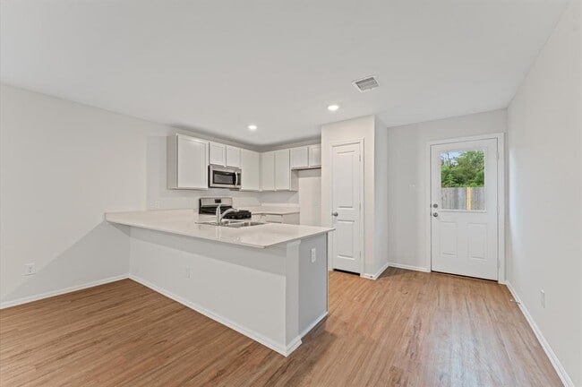 Building Photo - 347 Riverwood Village Ln