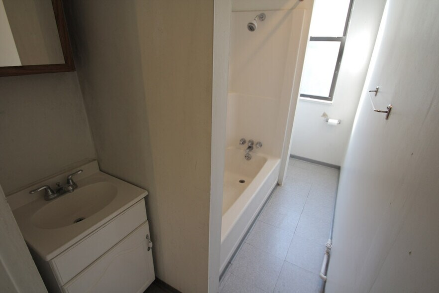 Building Photo - 428 Biddle Ave