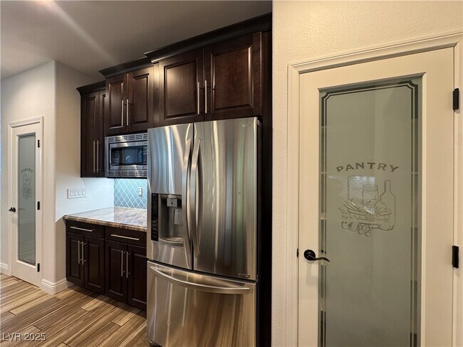 Building Photo - 9501 Ironsend St