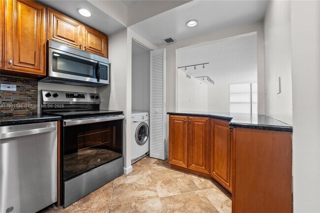 Building Photo - 20225 NE 34th Ct