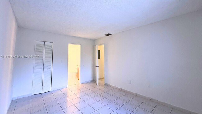 Building Photo - 8811 SW 123rd Ct