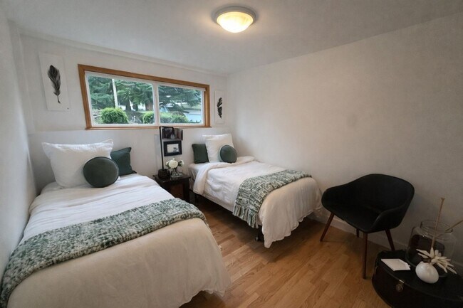 Building Photo - 5Bd/2.25Ba Bellevue House