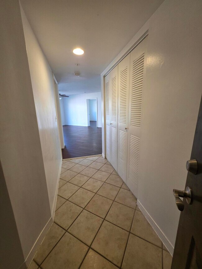 Building Photo - 4175 N Haverhill Rd