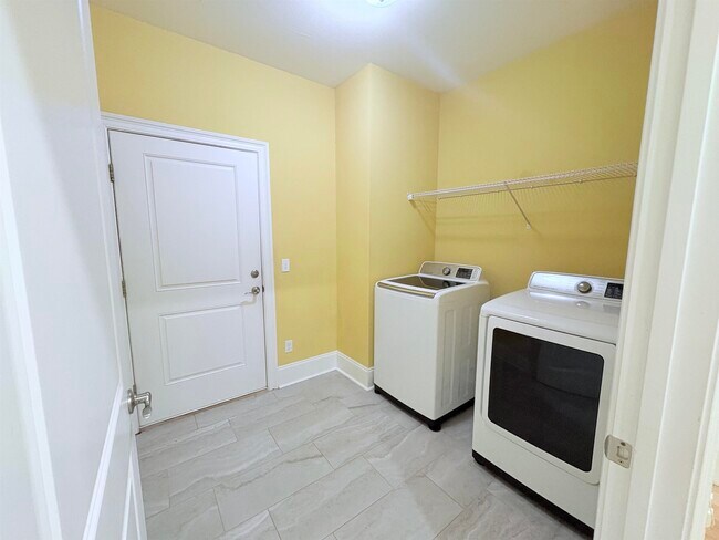 Building Photo - 855 Avery Park Dr