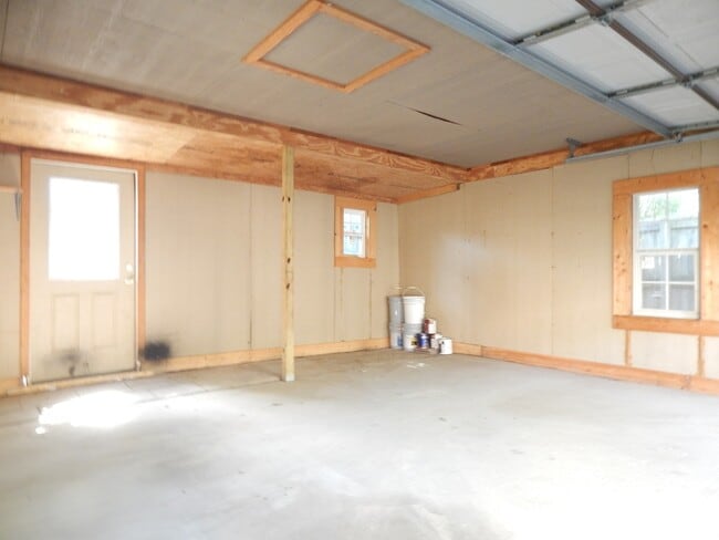 Building Photo - Gorgeous 3 Bedroom Home w/Workshop in Tyler!