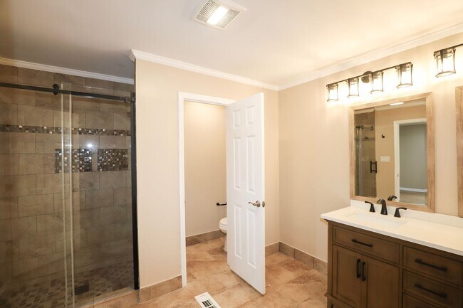Building Photo - EXECUTIVE LUXURIOUS TOWNHOME