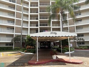 Building Photo - 3051 N Course Dr