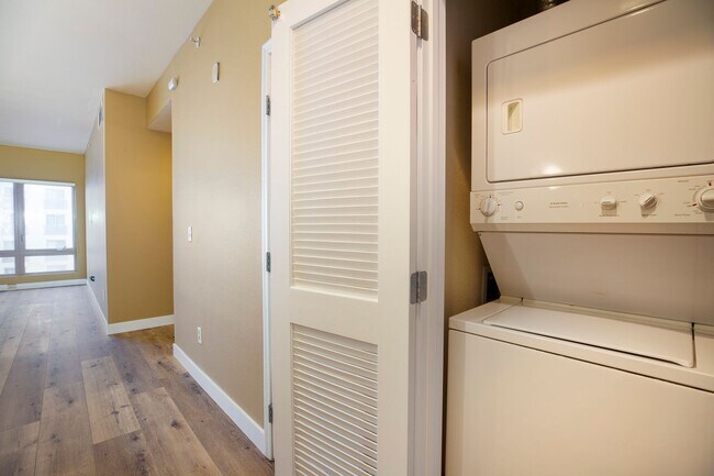 Building Photo - Stylish & Spacious Courtyard-Facing Condo in the Heart of Gaslamp