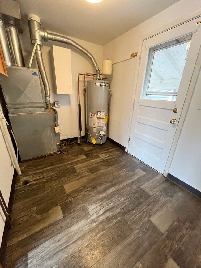 Building Photo - 2 Bed/1 Bath Ranch Home For Rent!