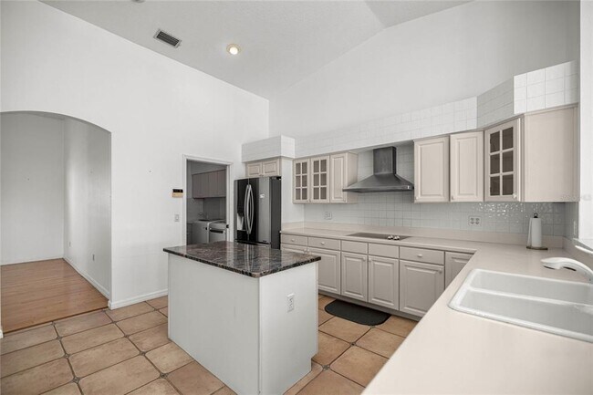 Building Photo - 482 W Fenway Dr
