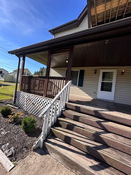 Building Photo - 117 Short St