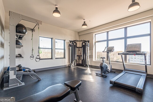 Building Photo - 112 Rogers St NE