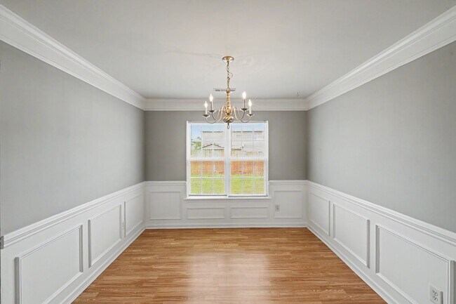 Building Photo - Spacious 4BR Home with Fenced Yard in University City!