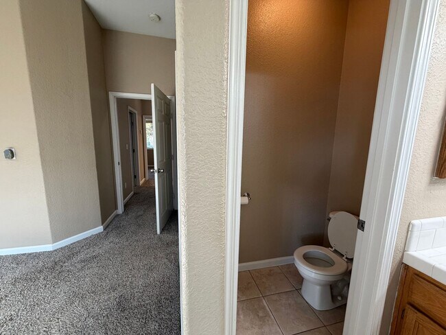 Building Photo - Single story home in Salida!