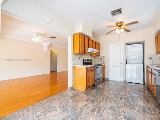 Building Photo - 9441 Byron Ave