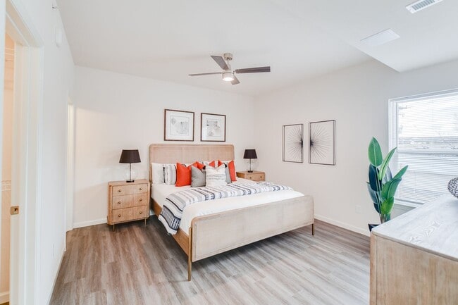 Building Photo - 1447 Pk W Ct