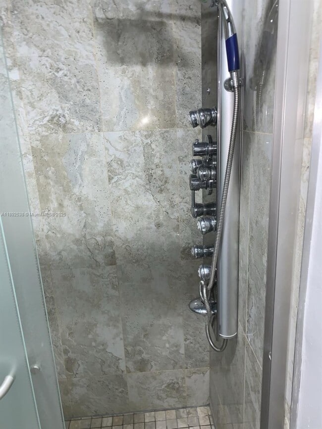 Building Photo - 11 Madrid Ln